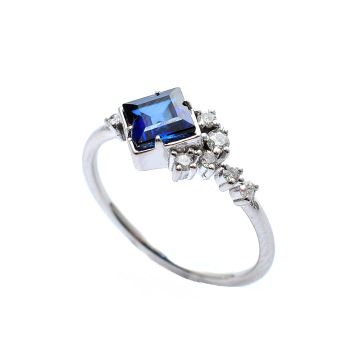 White gold ring with diamonds 0.15 ct and sapphyre 0.85 ct