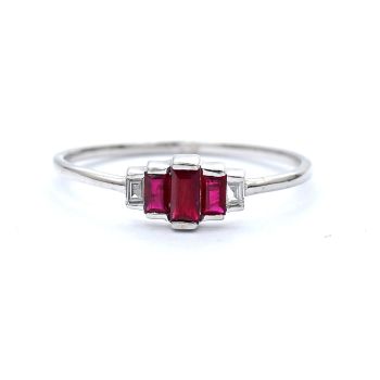White gold ring with diamond 0.04 ct and ruby 0.31 ct